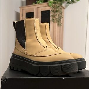 SOREL CARIBOU™ X WOMEN'S CHELSEA WATERPROOF BOOT (7.5)